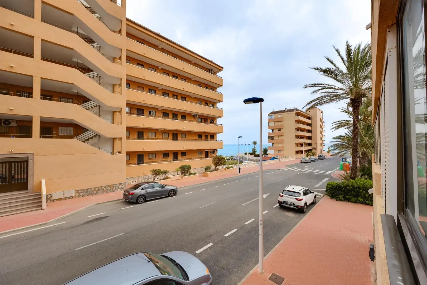 Vista exterior de Apartament en venda en Torrevieja amb Aire condicionat, Terrassa i Moblat