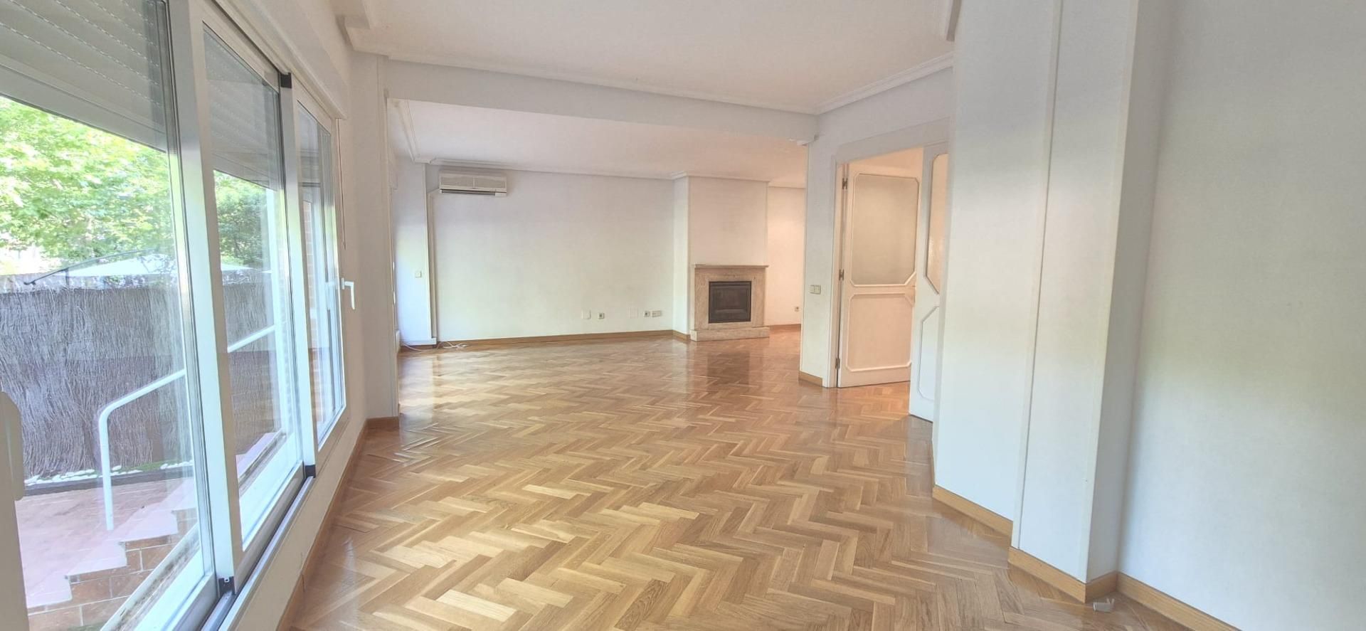 Sala de estar de Casa adosada de alquiler en Club de Campo con Jardín privado, Terraza y Piscina comunitaria