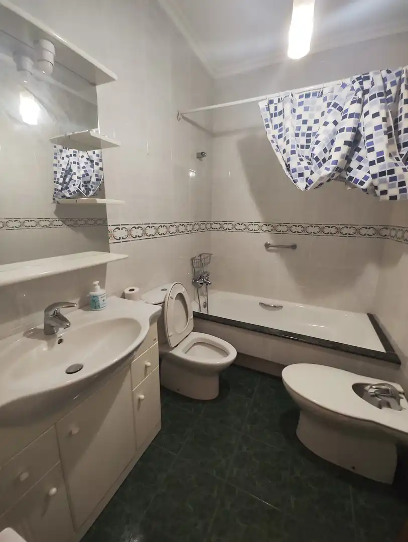 Baño de Piso en venta en Santiago de Compostela  con Calefacción, Parquet y Horno