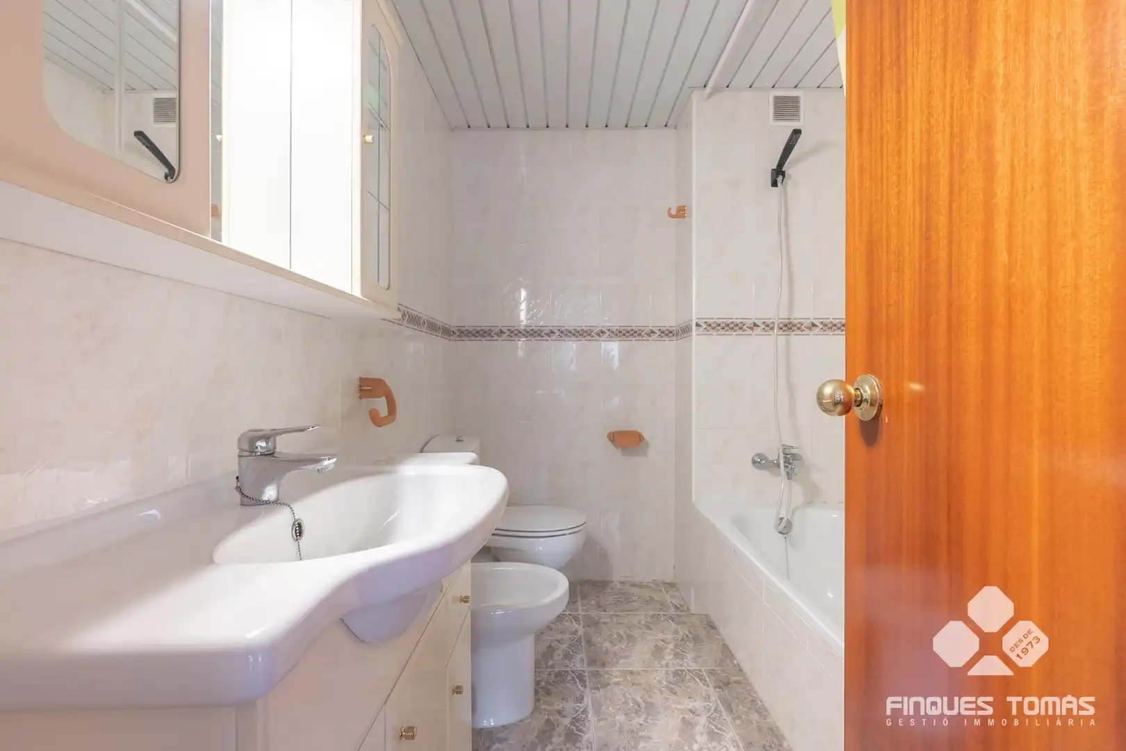 Baño de Piso en venta en Cunit con Aire acondicionado, Terraza y Amueblado