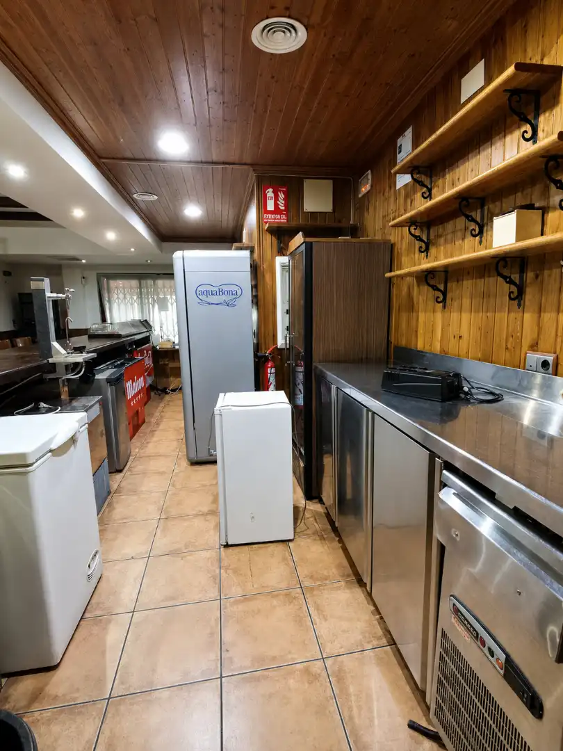 Cuina de Local en venda en La Carlota amb Aire condicionat, Calefacció i Terrassa