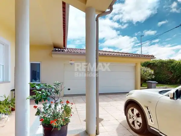 Vista exterior de Casa o xalet en venda en A Cañiza   amb Calefacció, Jardí privat i Parquet