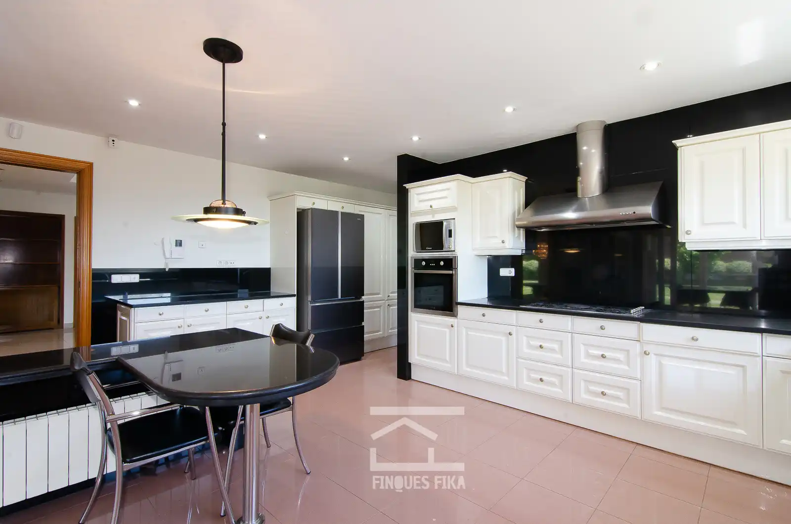 Cocina de Casa o chalet de alquiler con opción a compra en Argentona con Calefacción, Jardín privado y Terraza
