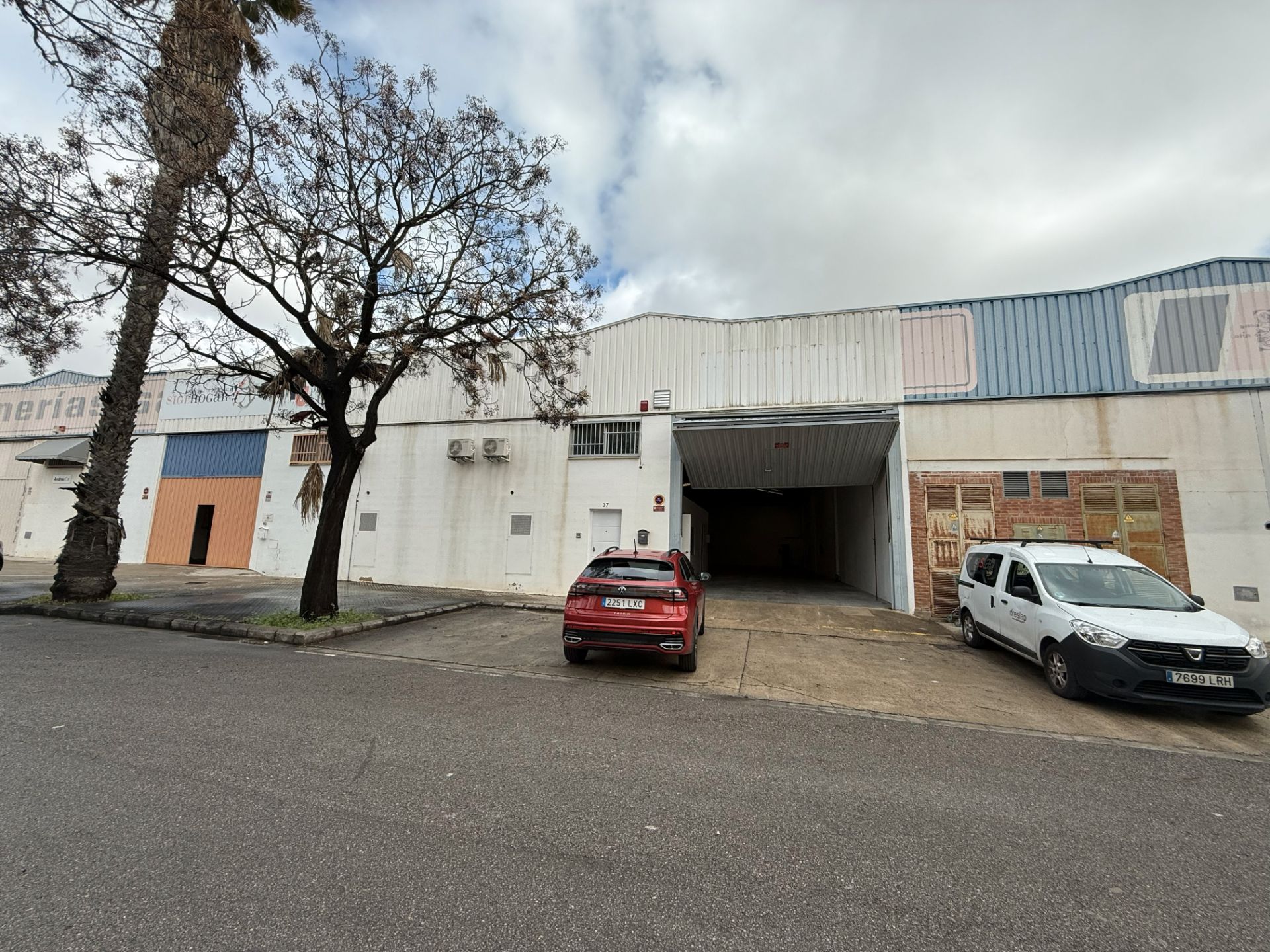 Nave industrial de alquiler en Carrer Camp de Túria, 37