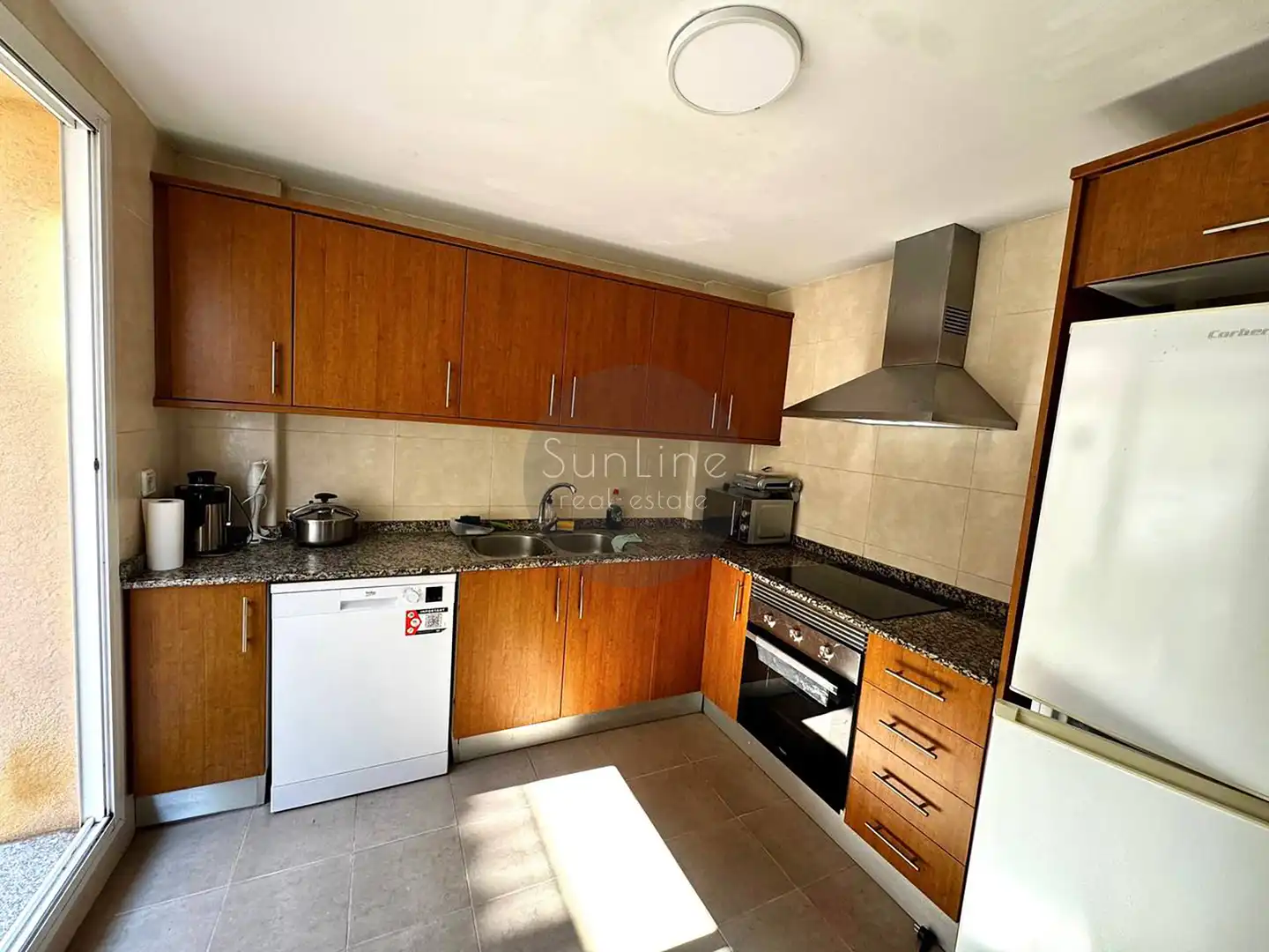 Küche von Einfamilien-Reihenhaus zur Miete in Moncada mit Klimaanlage, Privatgarten und Terrasse