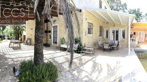 Venta de espectacular chalet independiente de 1.250 m2 de terreno y 300 m2 construidos con piscina en Lepe  Huelva.