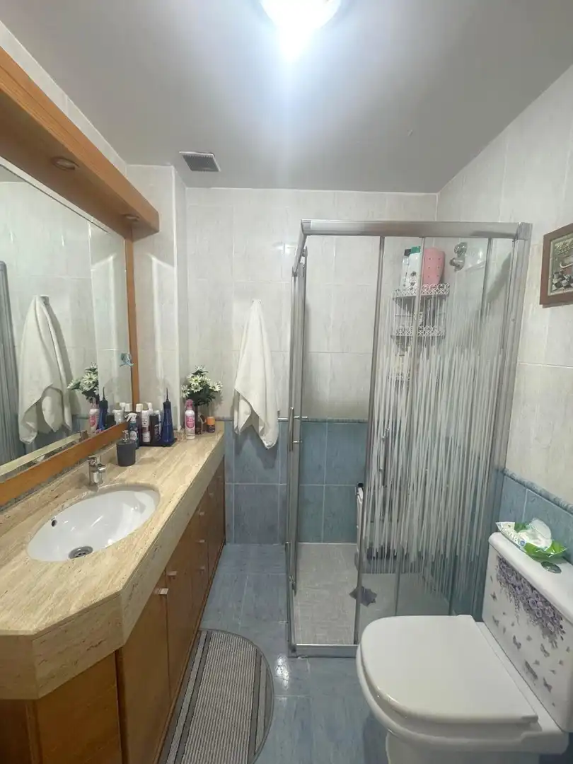 Baño de Casa adosada en venta en Pozo de Guadalajara con Aire acondicionado, Calefacción y Jardín privado