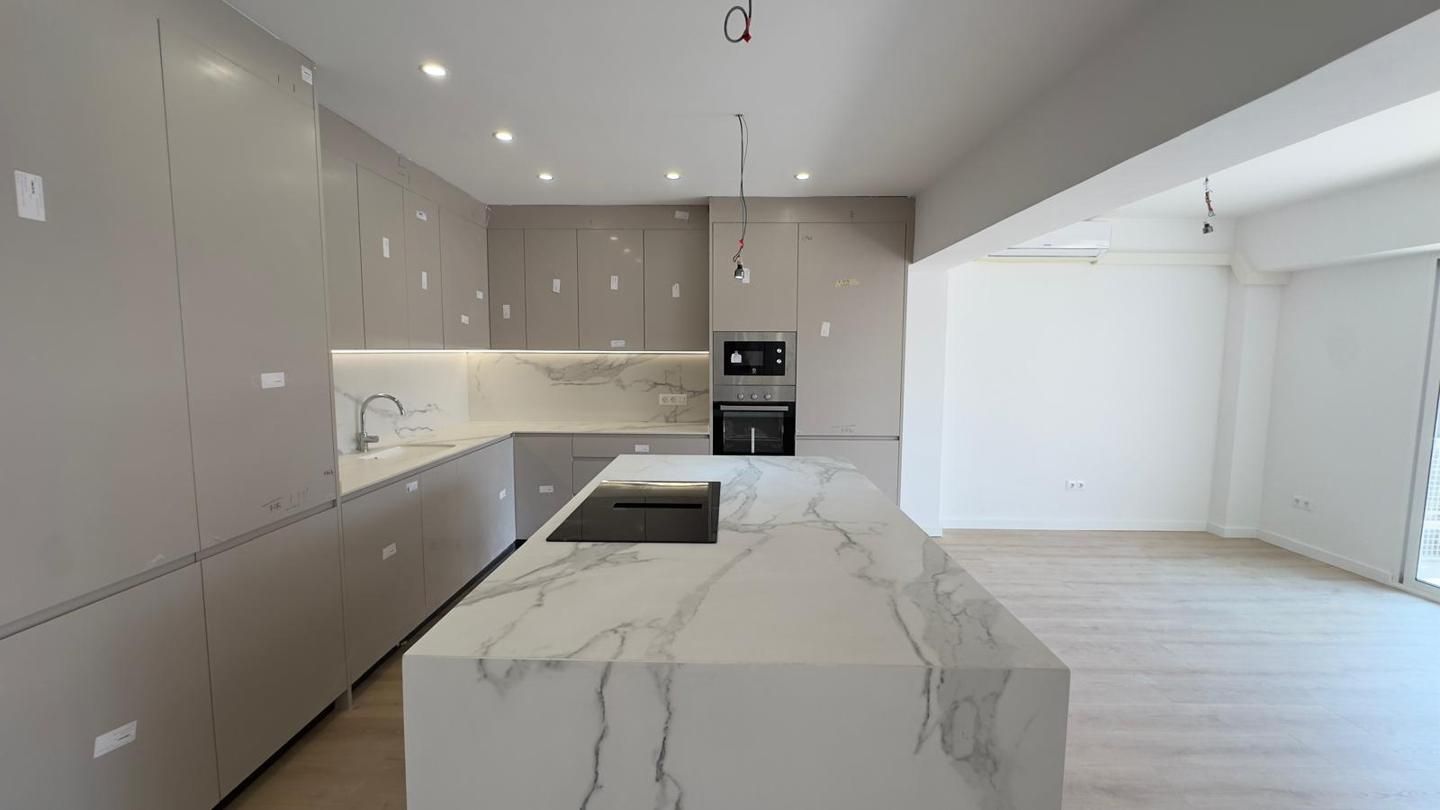 Piso en venta en Reyes Católicos, 28, Ensanche - Diputación, Centro