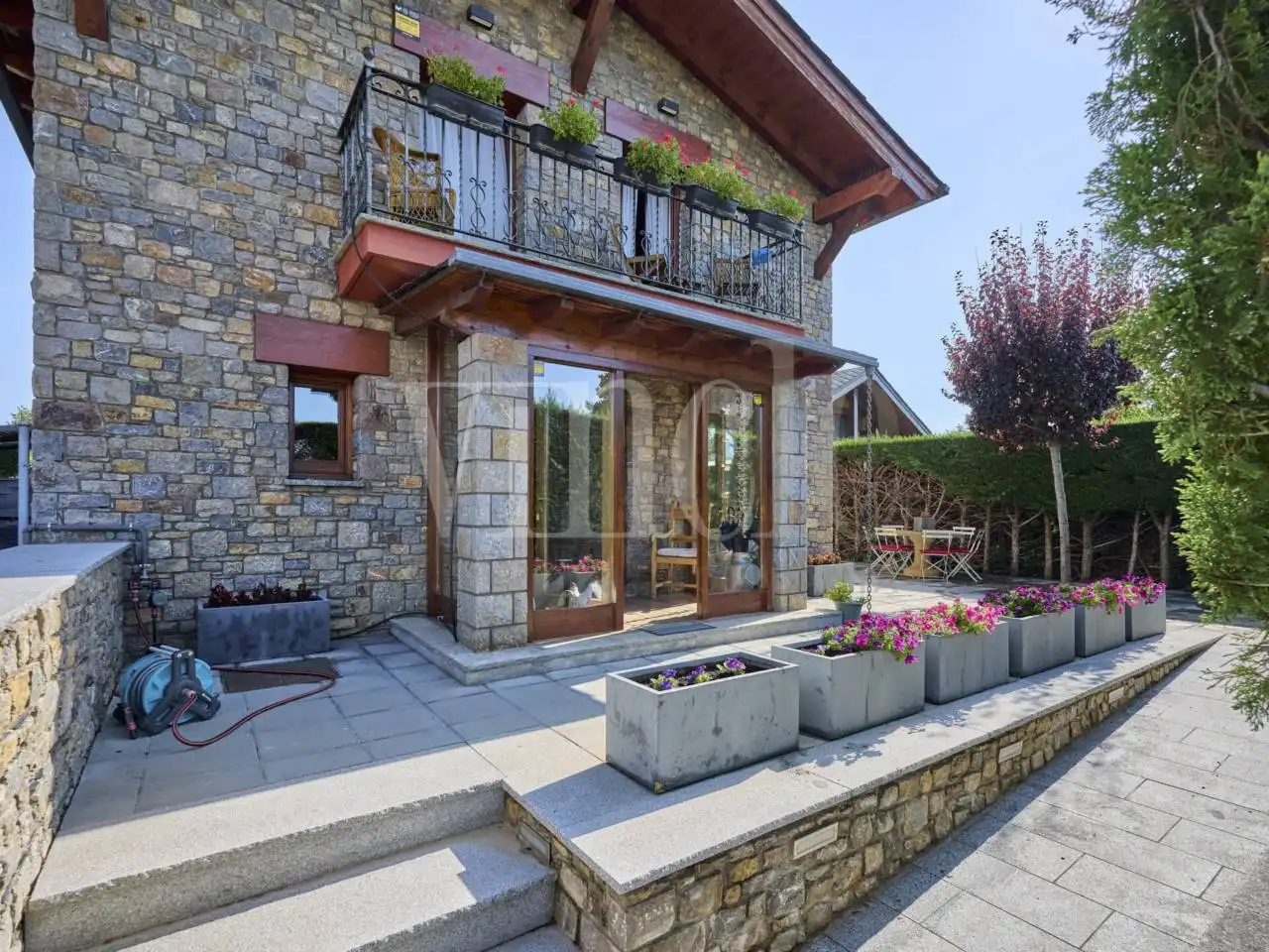 Terraza de Casa o chalet en venta en Puigcerdà con Calefacción, Jardín privado y Parquet