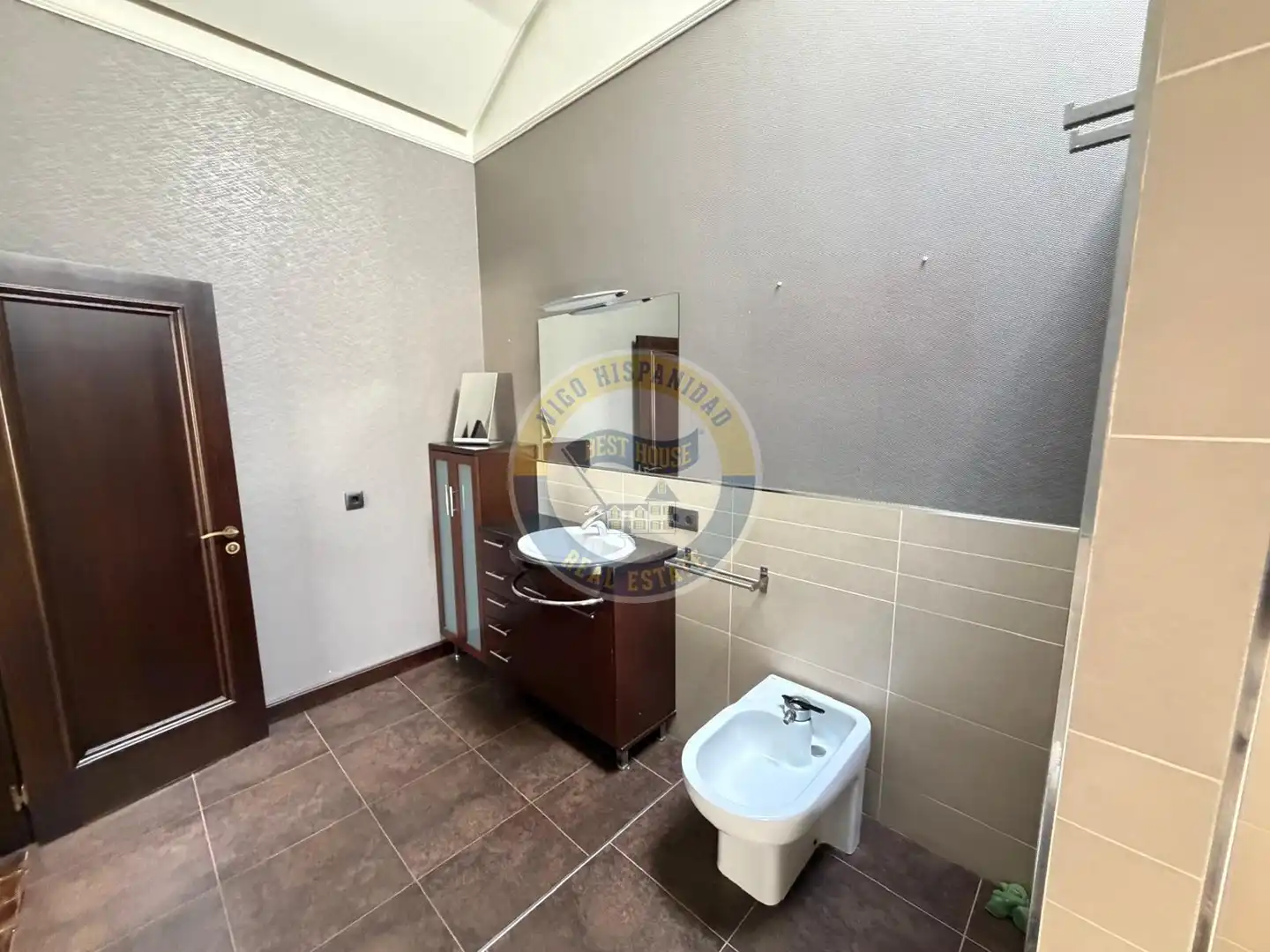 Badezimmer von Dachboden zur Miete in Vigo  mit Heizung, Parkett und Terrasse