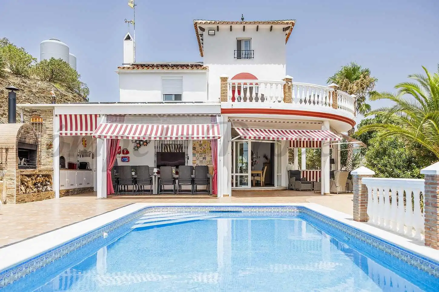 Casa amb piscina en venda a Sayalonga