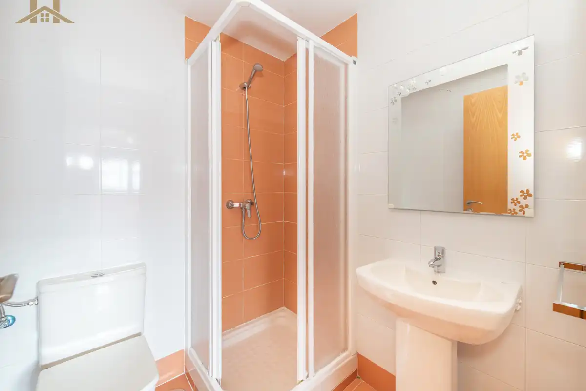 Baño de Piso en venta en Pinto con Calefacción, Trastero y Piscina comunitaria