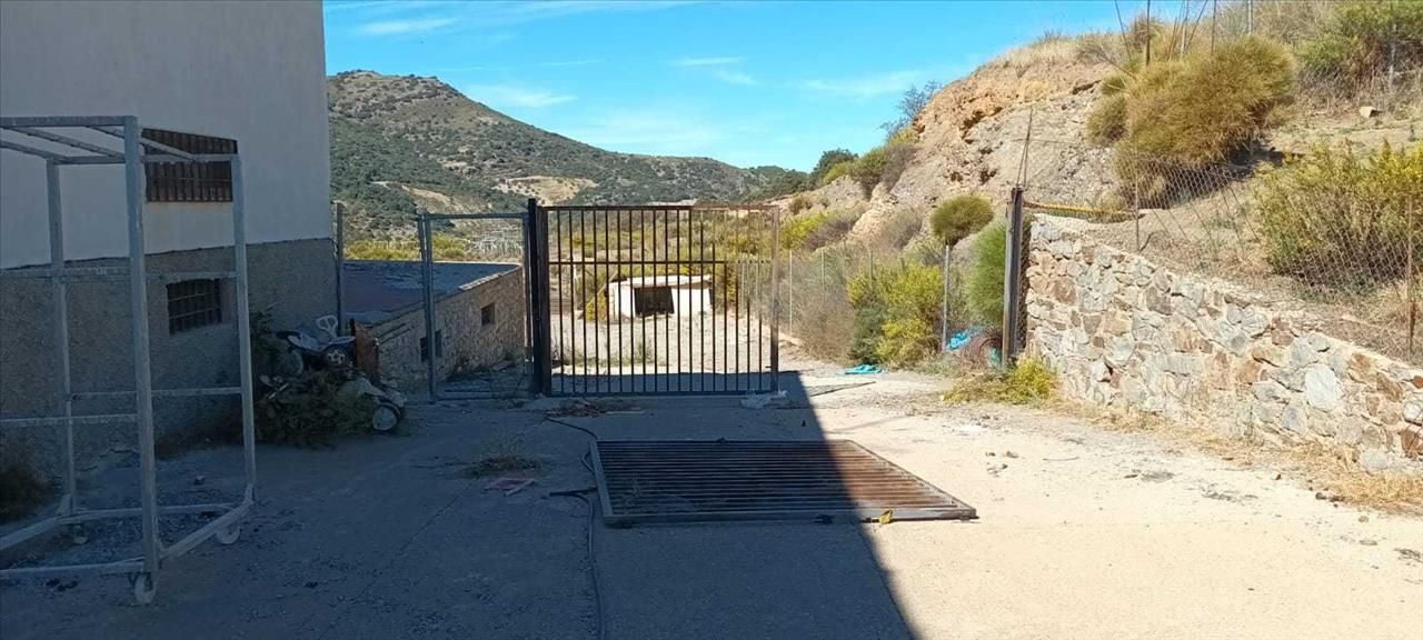 Vista exterior de Nau industrial en venda en Torvizcón