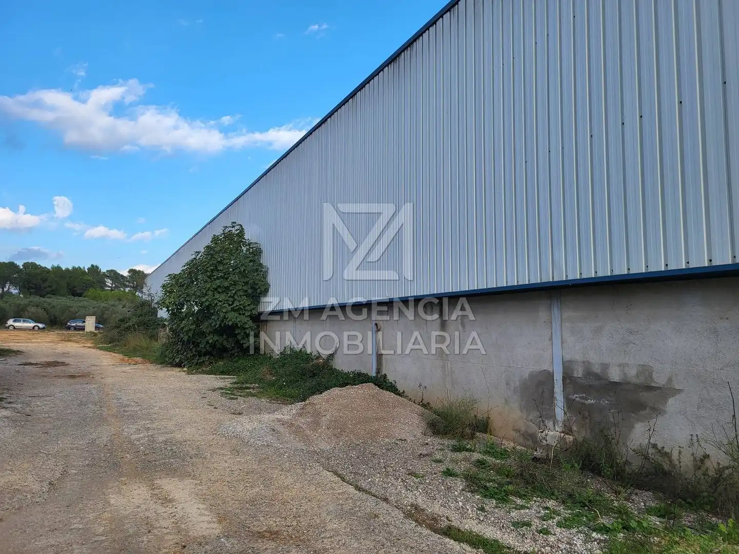 Vista exterior de Nau industrial en venda en Sant Mateu, Castellón