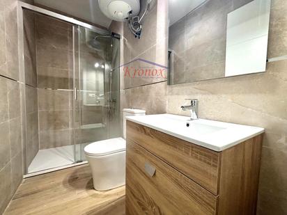 Bathroom of Flat for sale in  Madrid Capital