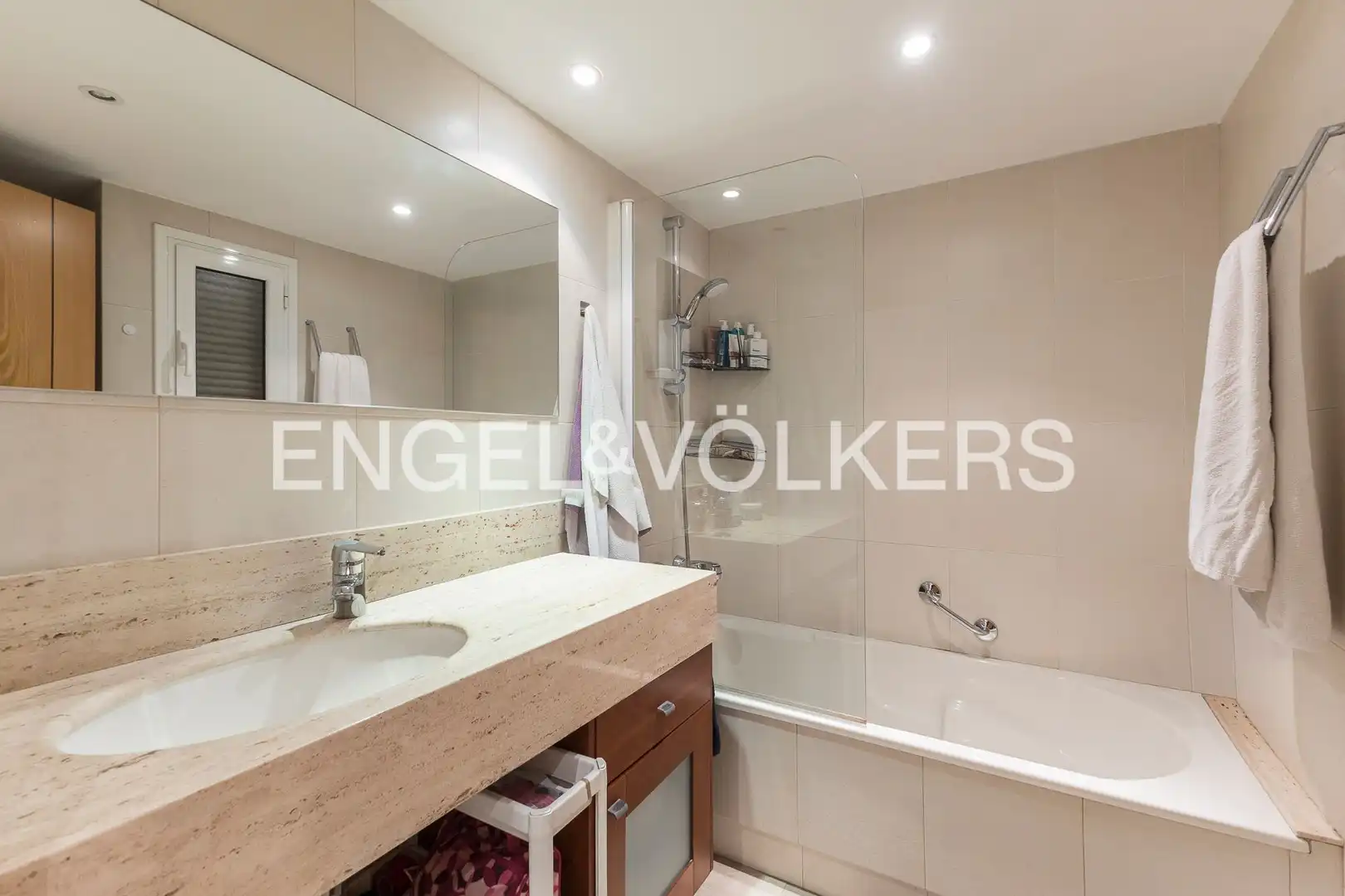 Baño de Piso en venta en Barcelona con Aire acondicionado, Calefacción y Balcón