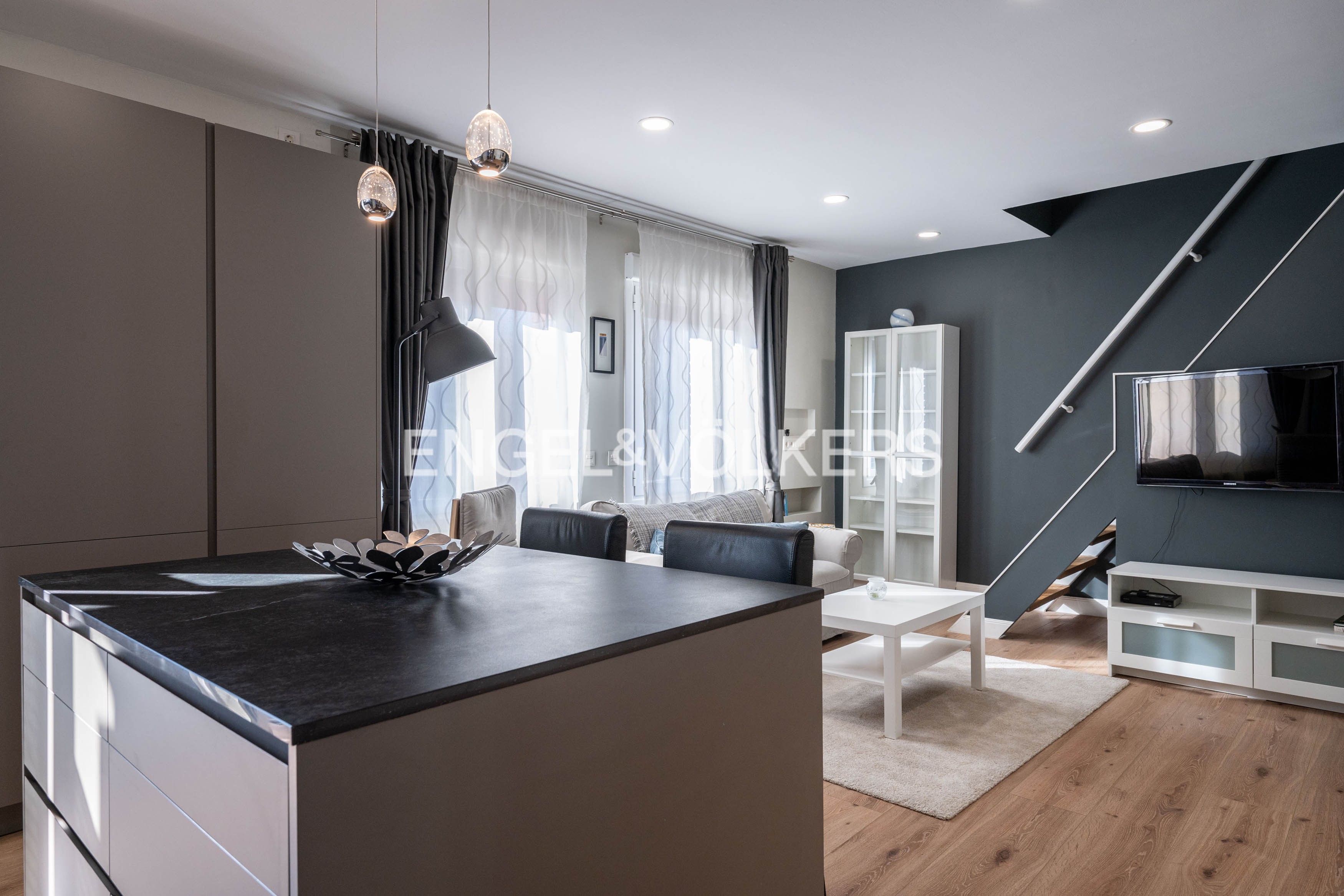 Sala d'estar de Apartament en venda en Donostia - San Sebastián  amb Calefacció, Parquet i Balcó