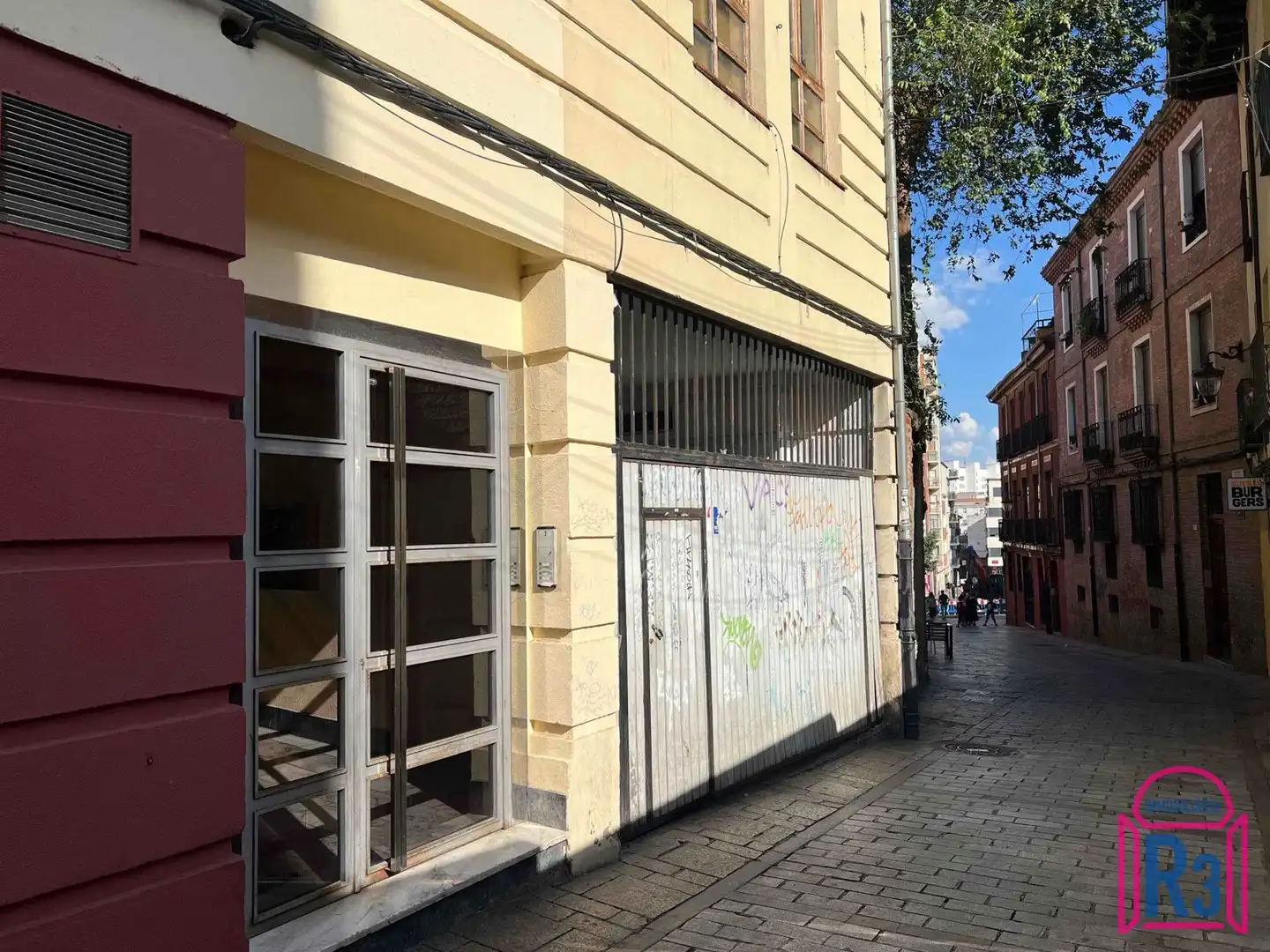 Vista exterior de Pis en venda en León Capital  amb Calefacció i Traster