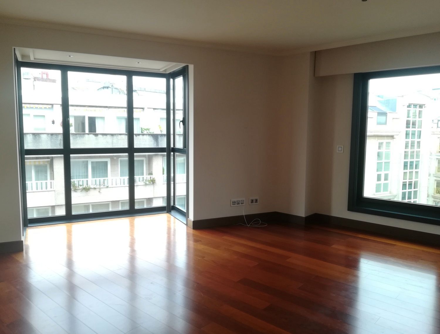 Living room of Flat to rent in A Coruña Capital   with Air Conditioner, Parquet flooring and Storage room