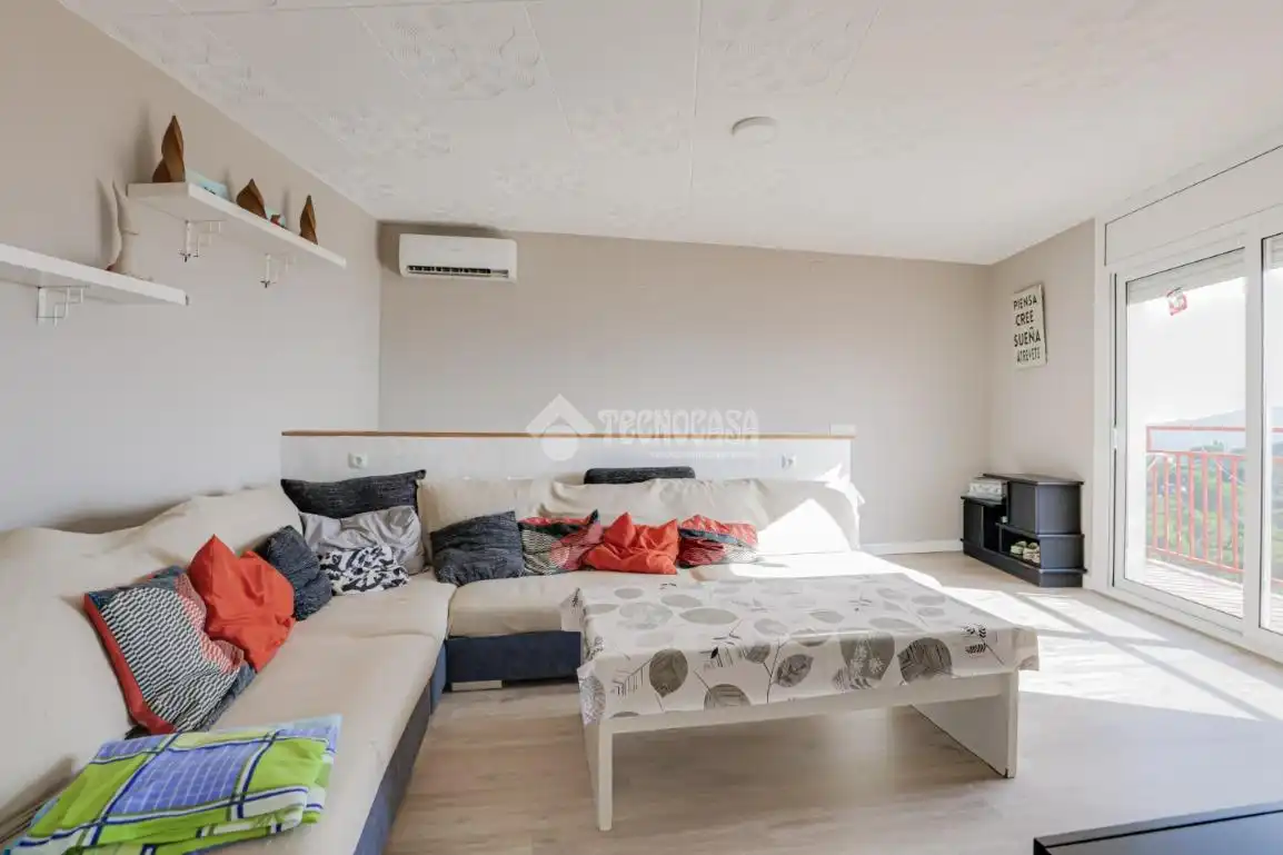 Sala d'estar de Casa o xalet en venda en Vilanova del Vallès amb Calefacció, Jardí privat i Terrassa