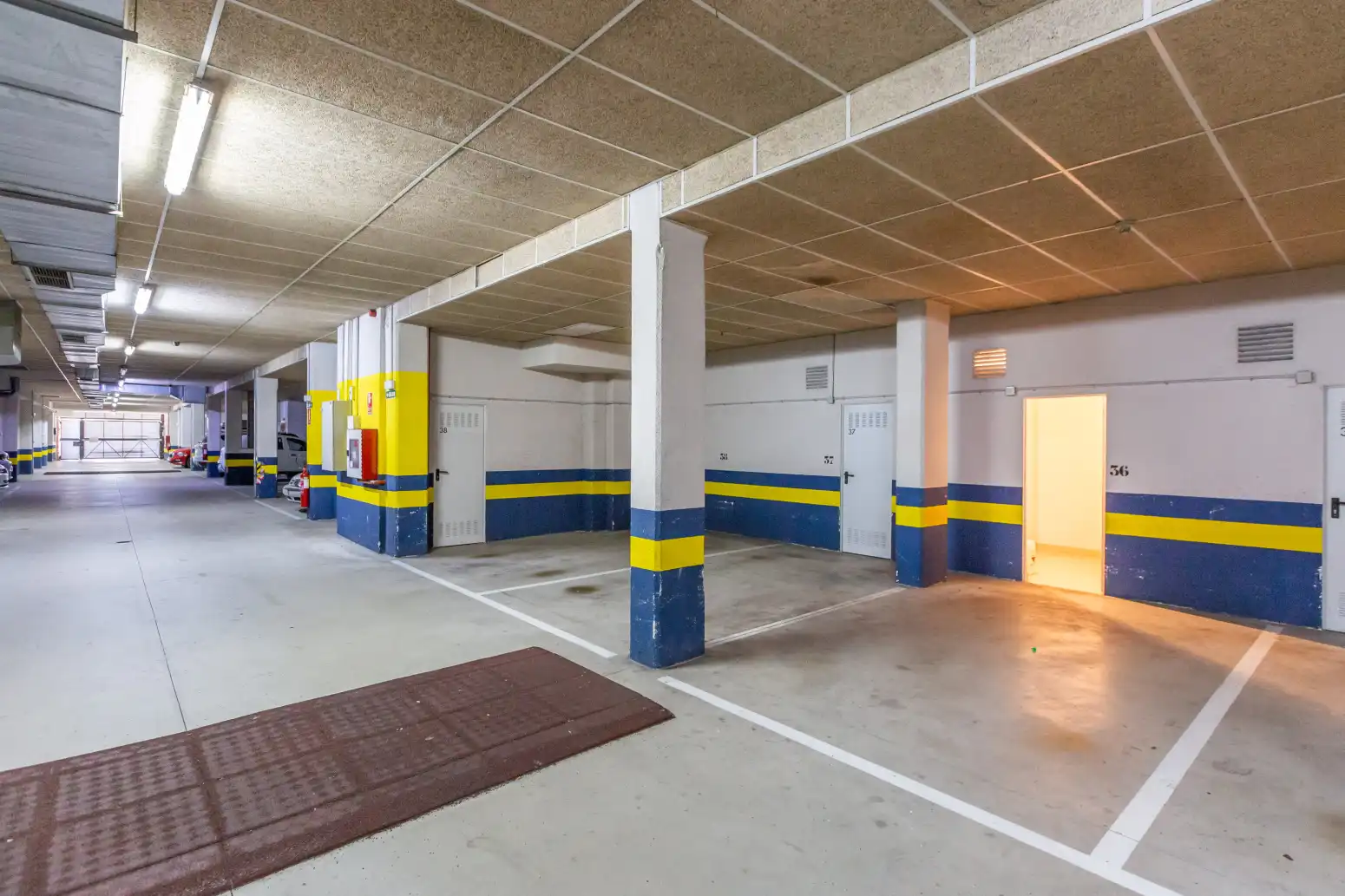 Parking de Piso en venta en  Pamplona / Iruña con Calefacción, Jardín privado y Parquet
