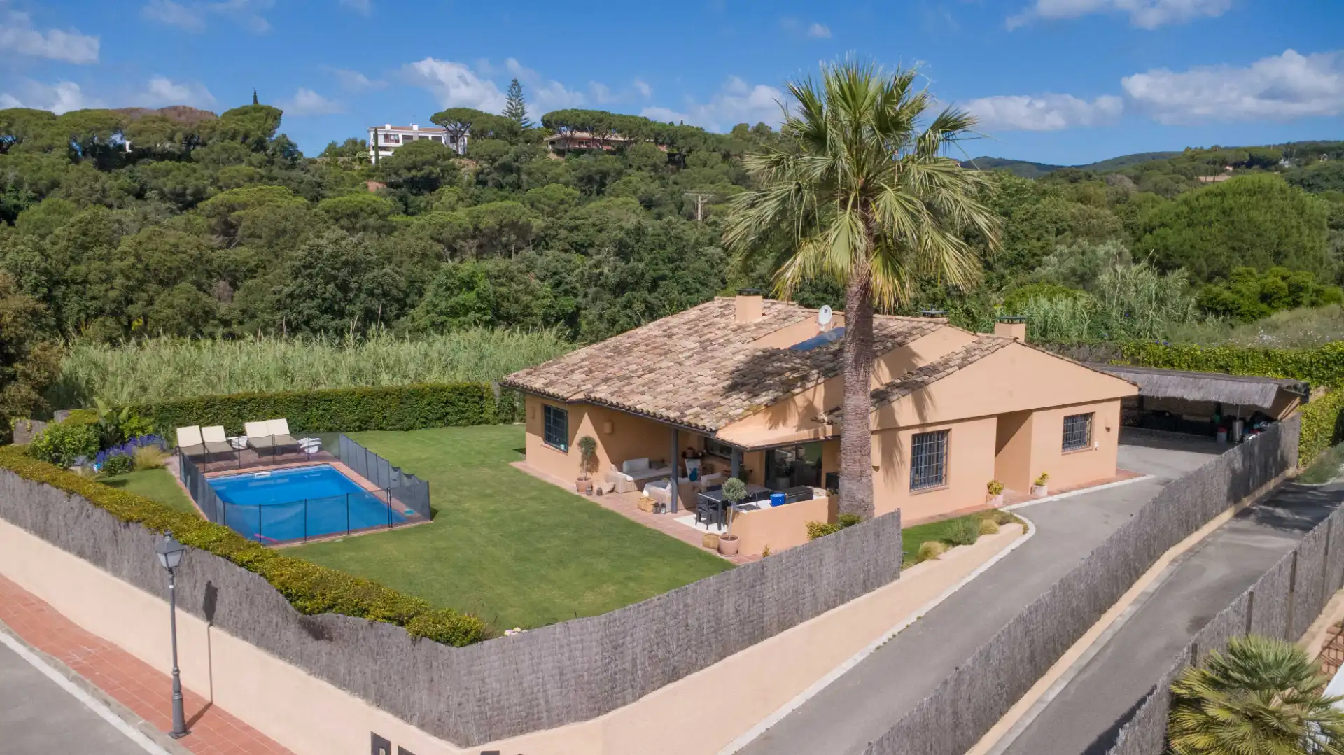 Vista exterior de Casa o xalet en venda en Sant Vicenç de Montalt amb Aire condicionat, Calefacció i Jardí privat