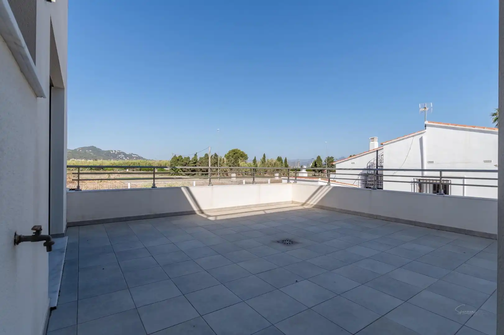 Terrassa de Casa o xalet en venda en Oliva amb Aire condicionat, Jardí privat i Terrassa