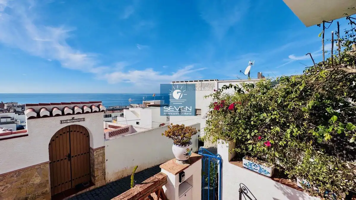 Vista exterior de Casa o chalet en venta en Almuñécar con Terraza, Trastero y Piscina