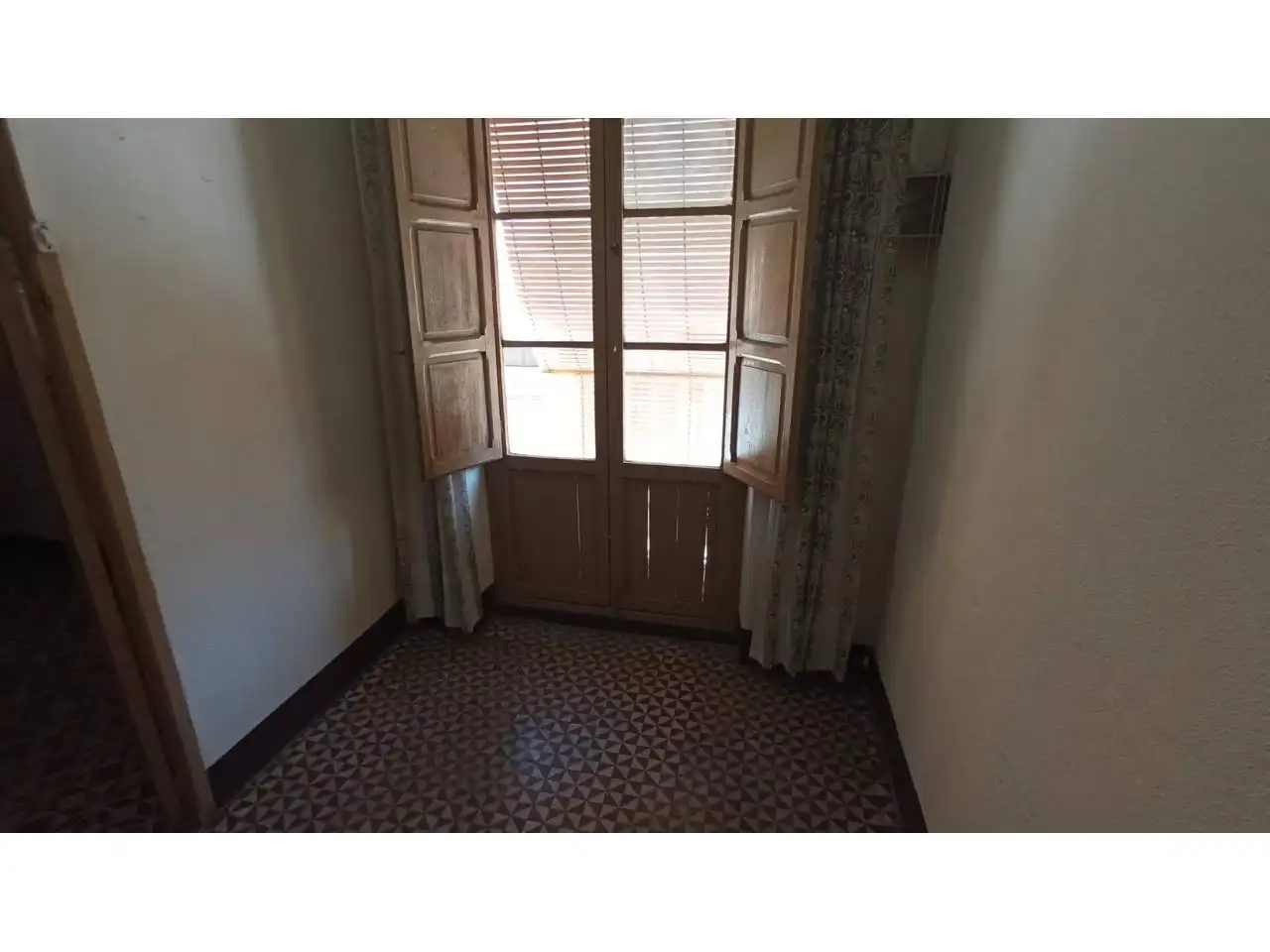 Houses for sale in Calle CAMPOAMOR, Centro