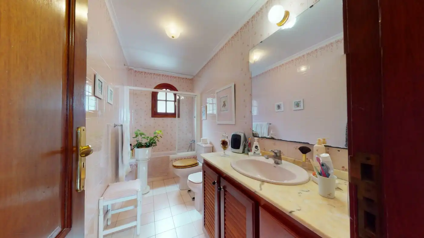 Bany de Casa o xalet en venda en Las Palmas de Gran Canaria amb Jardí privat, Terrassa i Traster