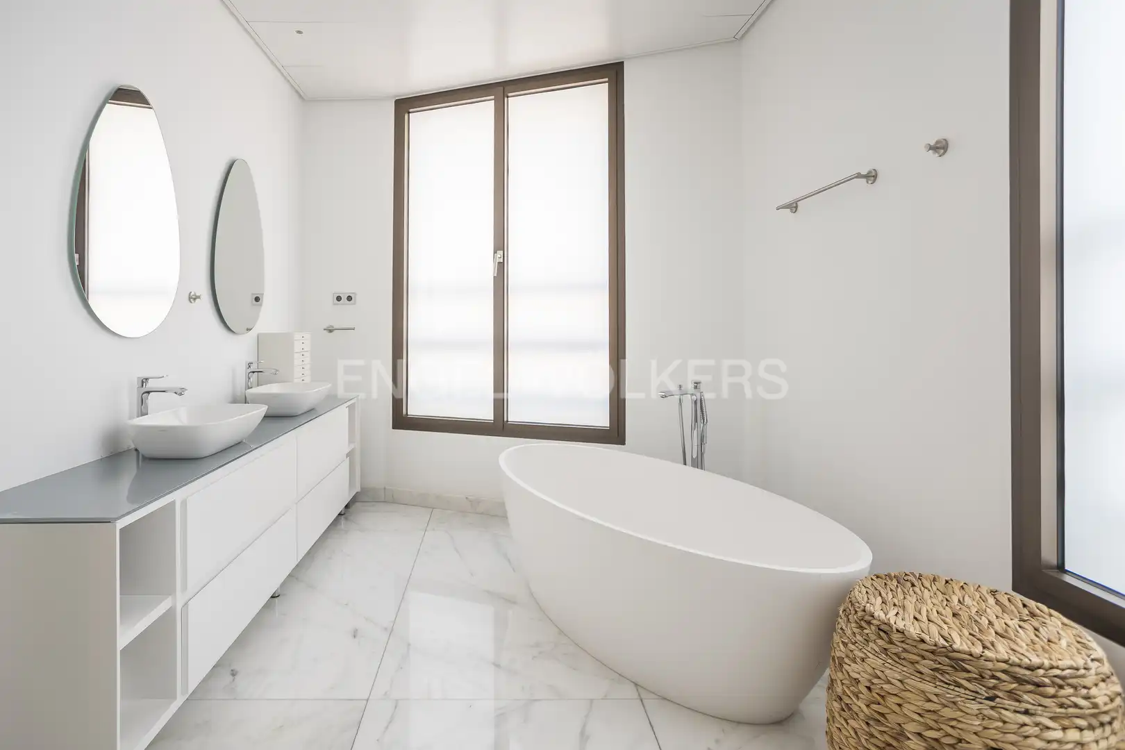 Baño de Dúplex en venta en Madrid con Aire acondicionado, Calefacción y Jardín privado