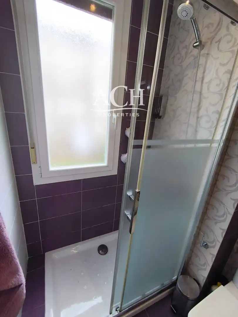 Baño de Piso de alquiler en Bilbao  con Amueblado, Lavadora y TV