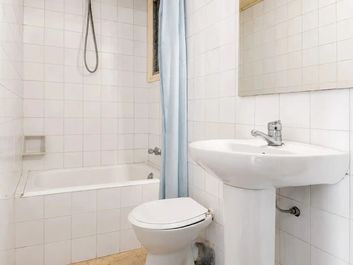 Baño de Piso en venta en Barcelona con Balcón