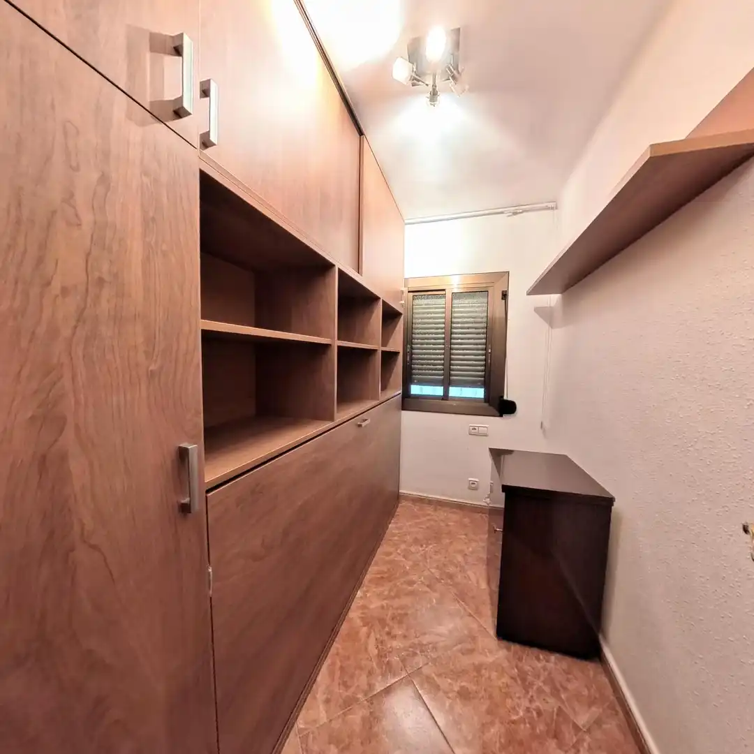 Piso en venta en Barcelona con Balcón y Alarma