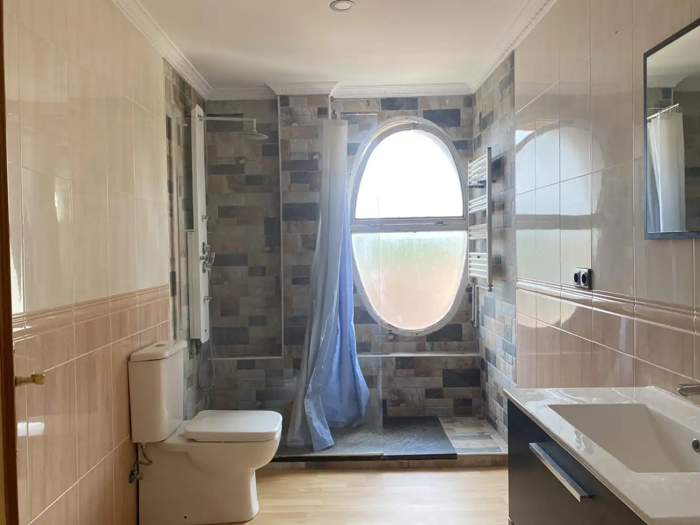 Bathroom of Houses for rent in Alginet  with Private garden, Terrace and Swimming Pool