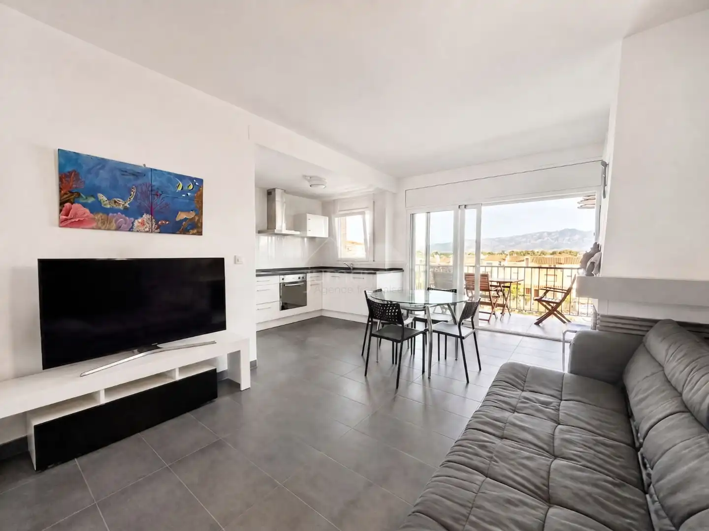 Wohnzimmer von Wohnung zum Verkauf in Empuriabrava mit Klimaanlage, Heizung und Terrasse