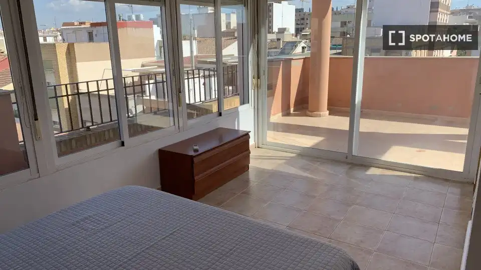 Habitación de Piso de alquiler en Sagunto / Sagunt con Aire acondicionado, Calefacción y Amueblado