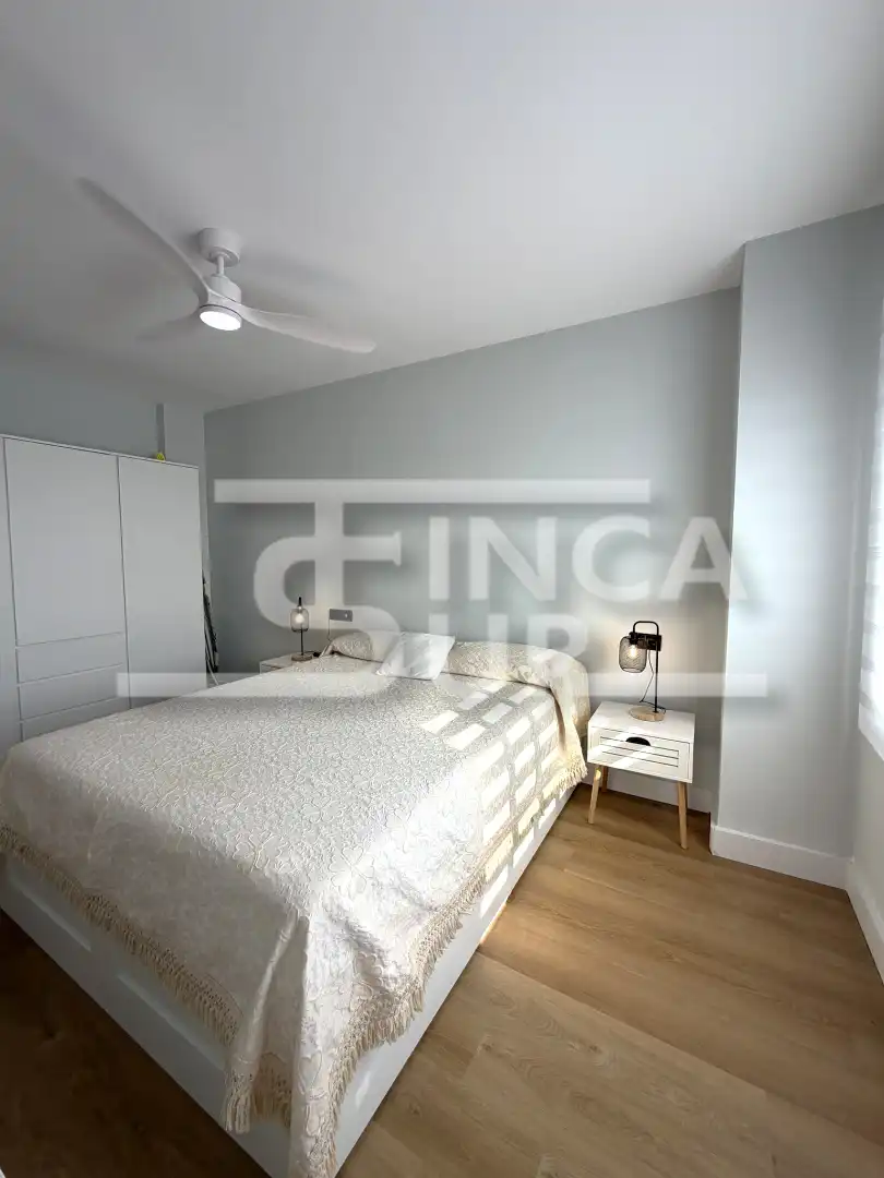 Habitación de Apartamento en venta en Roquetas de Mar con Amueblado, Horno y Lavadora