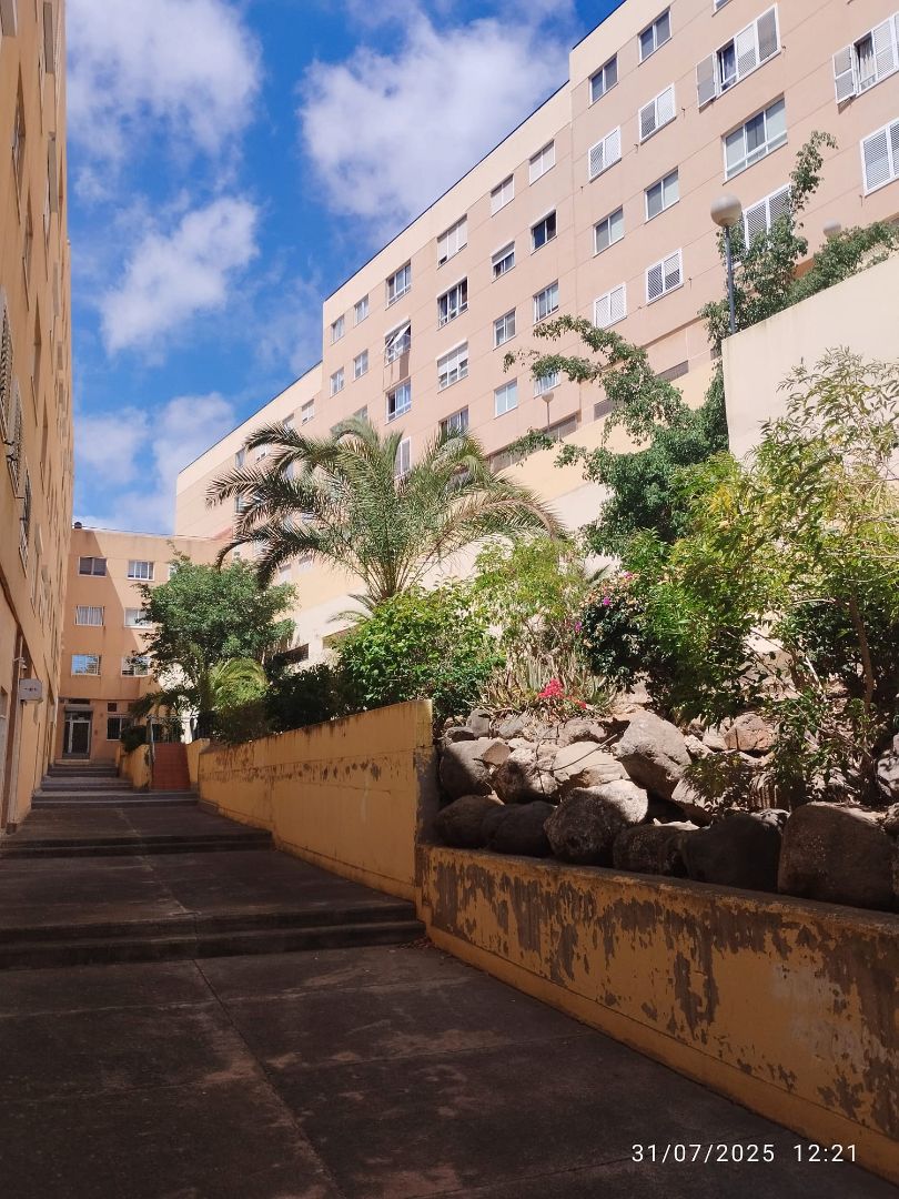 Exterior view of Flat for sale in Las Palmas de Gran Canaria  with Air Conditioner, Storage room and Furnished