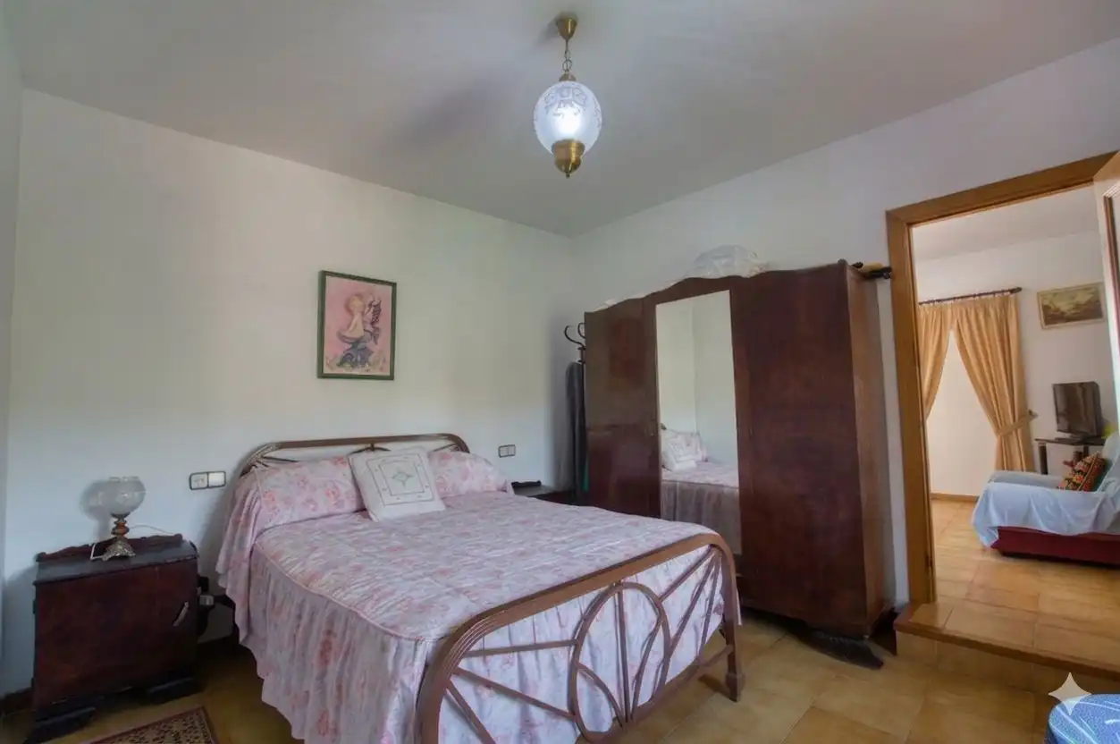 Dormitori de Casa adosada en venda en Canillas de Aceituno amb Jardí privat