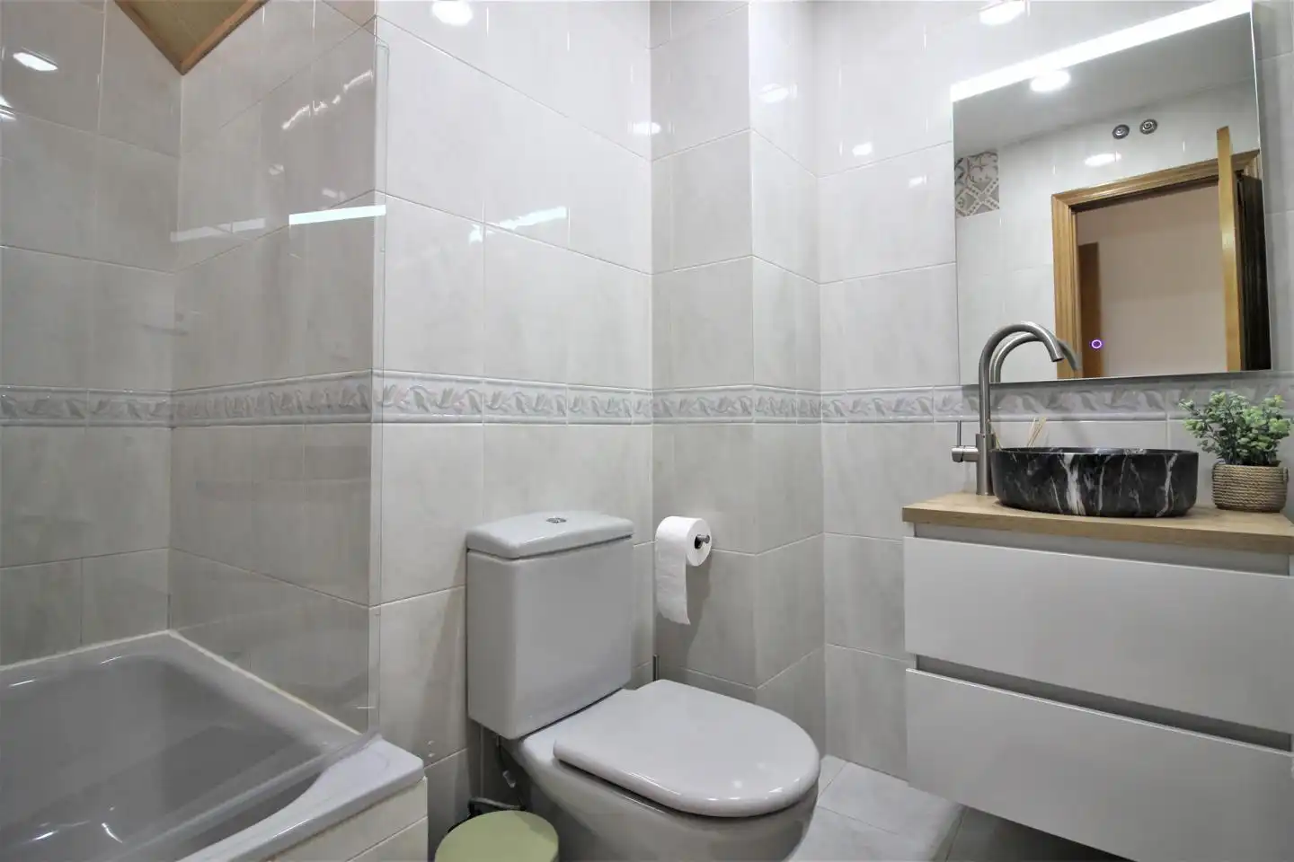 Bathroom of Flat for rent in Almería  with Air Conditioner, Furnished and Internet
