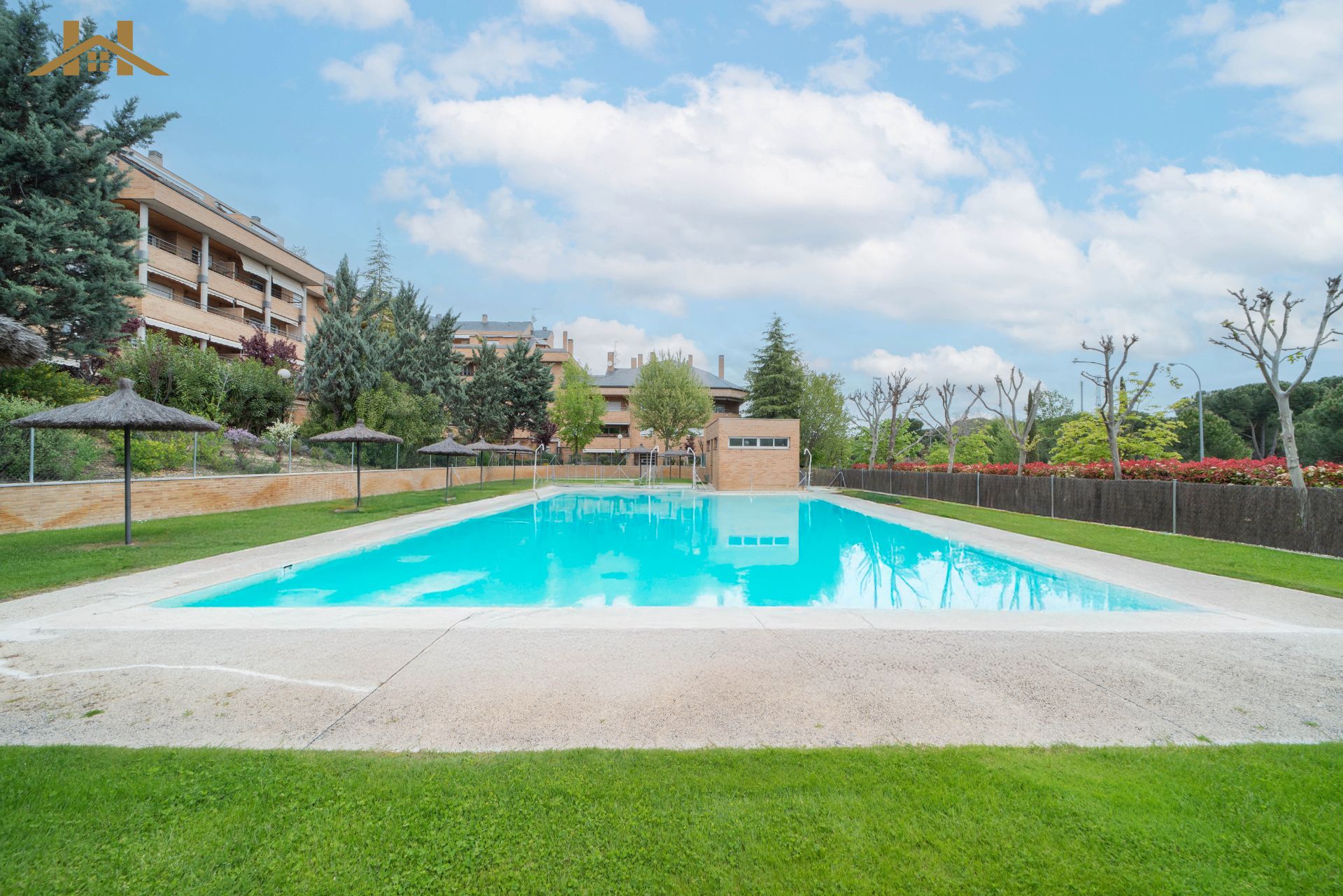 Swimming pool of Flat for sale in Majadahonda  with Air Conditioner, Heating and Terrace