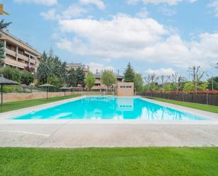 Piscina de Pis en venda en Majadahonda amb Aire condicionat, Calefacció i Terrassa