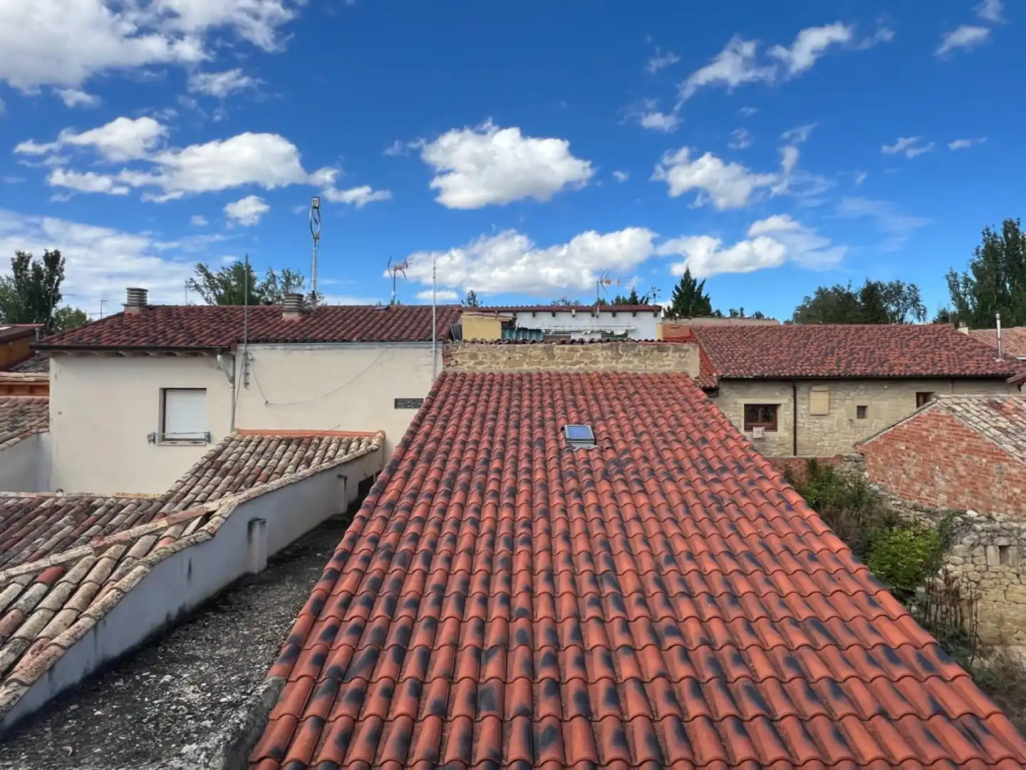 Außenansicht von Wohnung zum Verkauf in Sajazarra mit Privatgarten, Terrasse und Balkon