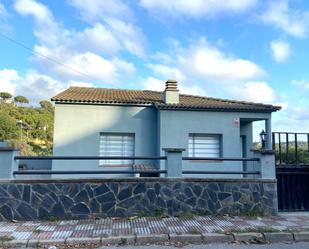 Vista exterior de Casa o xalet en venda en Vidreres amb Jardí privat, Terrassa i Traster