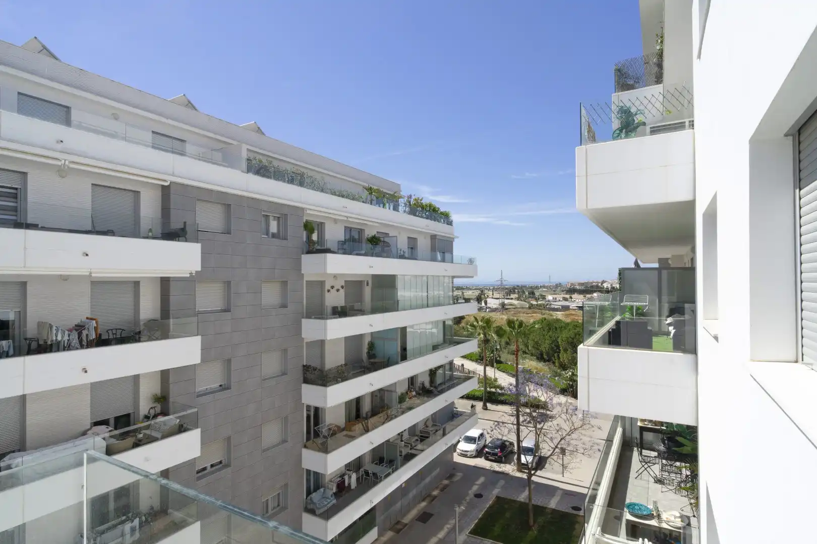 Außenansicht von Wohnungen zum Verkauf in Marbella mit Klimaanlage, Terrasse und Abstellraum