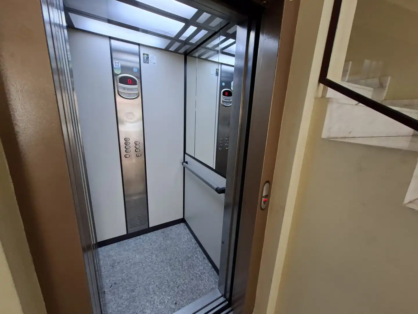 Büro zum Verkauf in Plasencia mit Klimaanlage und Heizung