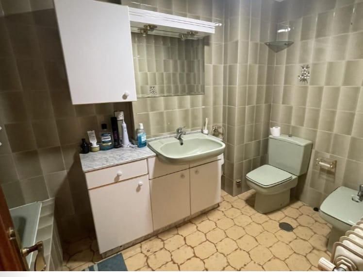 Bathroom of Flat to rent in Ponferrada