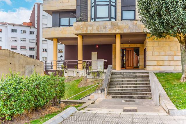 Local comercial en Venta en Pz Eduardo Urculo  en Milán - Pumarín