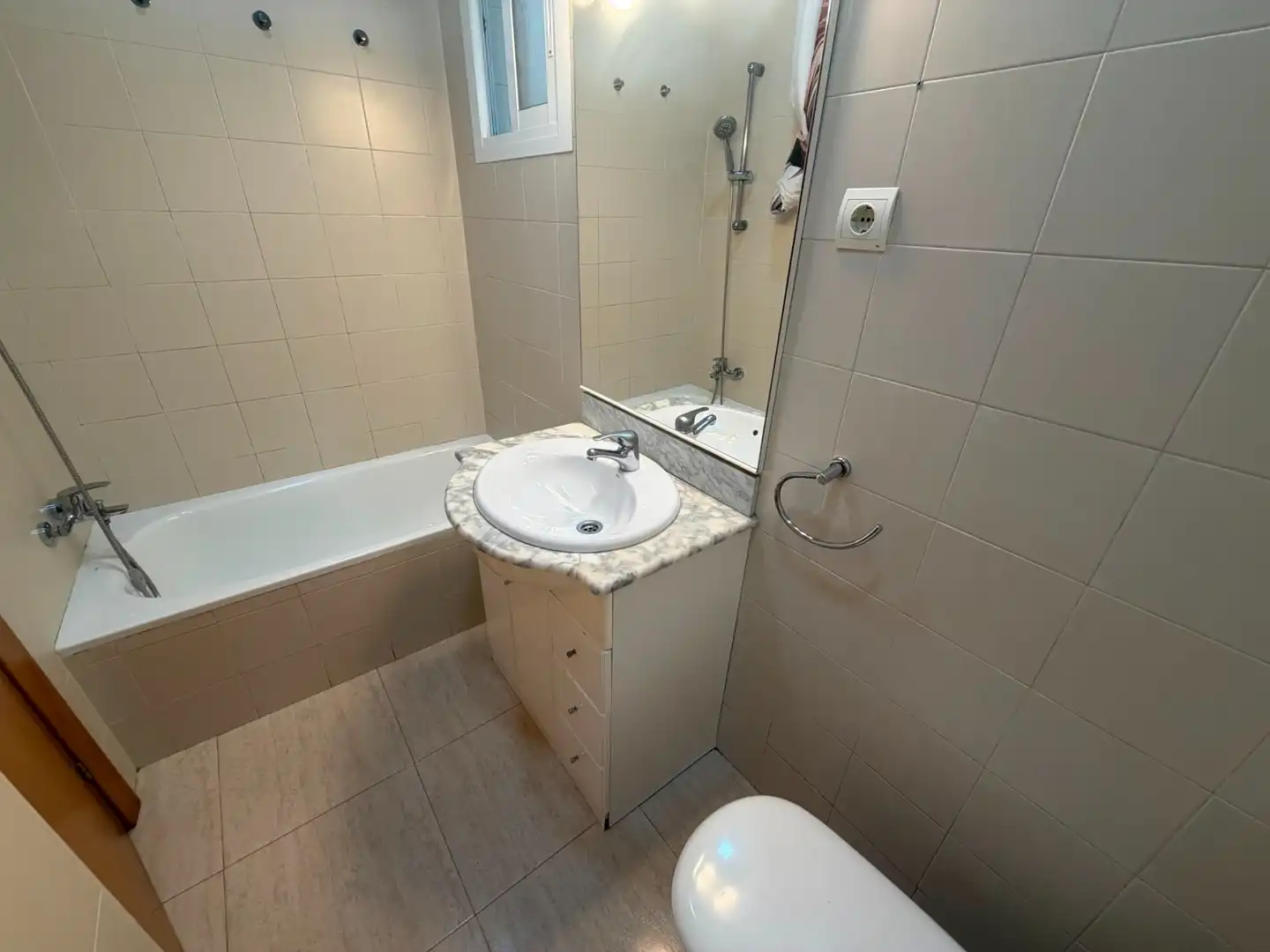 Baño de Piso en venta en L'Hospitalet de Llobregat con Aire acondicionado y Horno